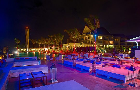 Ξενοδοχείο & Πισίνα Νυχτερινή Θέα Μπαλί | Hotel & Pool Night View Bali Indonesia